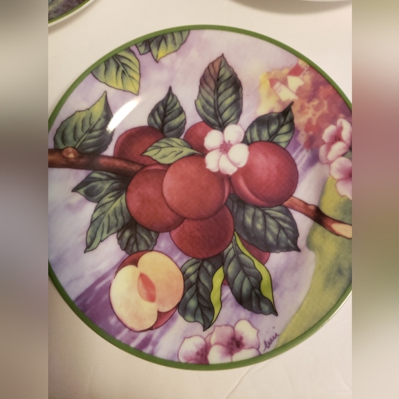 Set of 3 Decor plates by Elite Decor - Picture 2 of 6